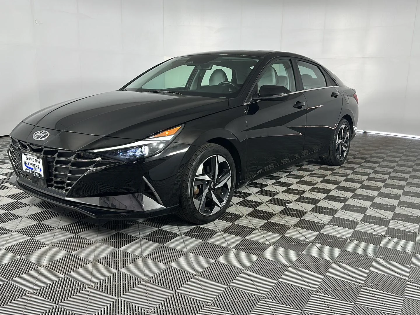 Used 2023 Onyx Black Hyundai Limited image 3