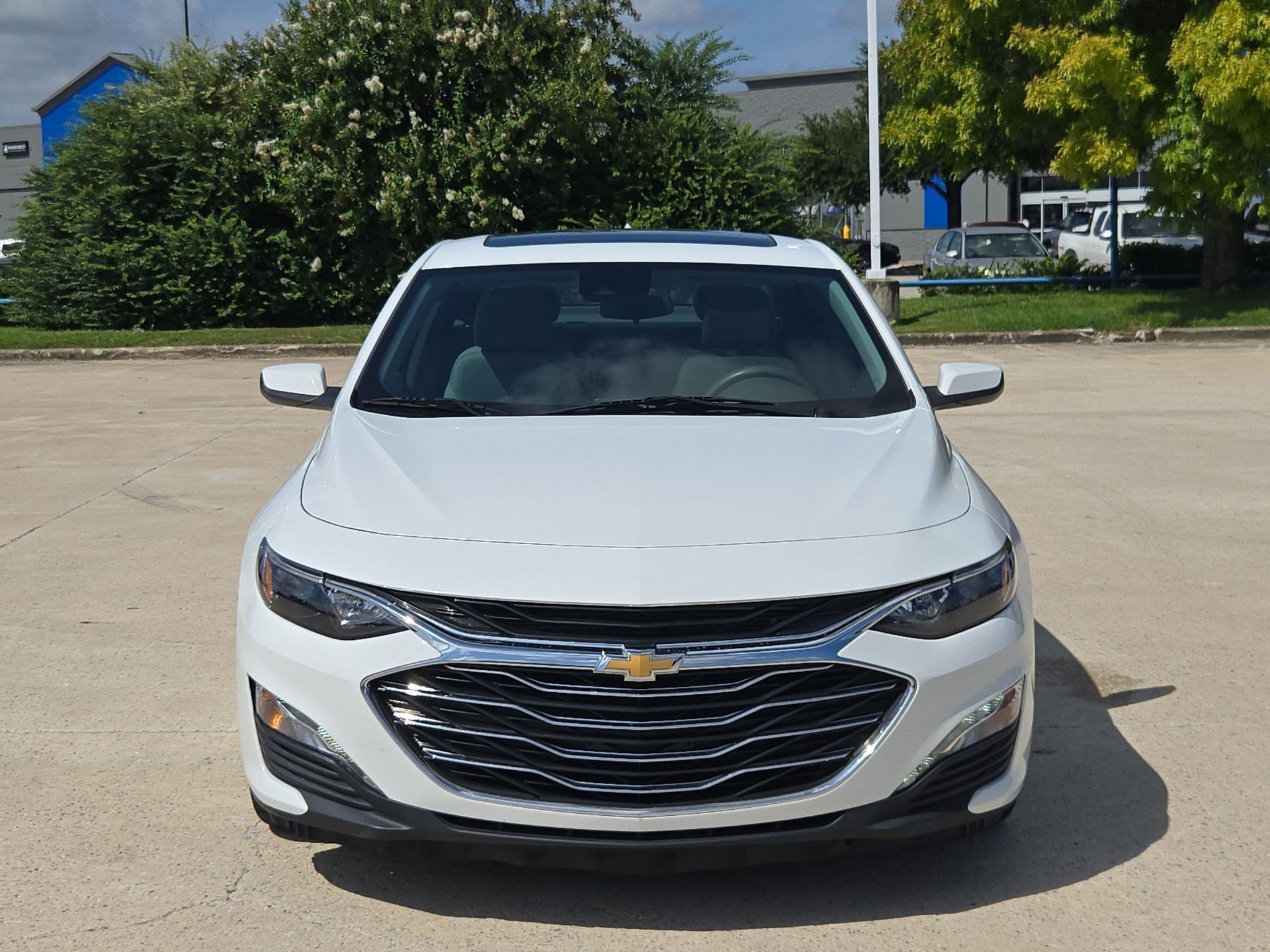 Used 2024 Summit White Chevrolet LT image 9