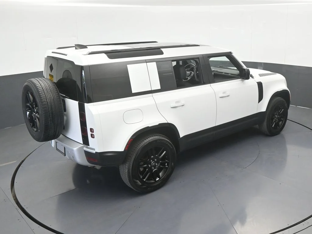 Used 2025 White Land Rover S image 68