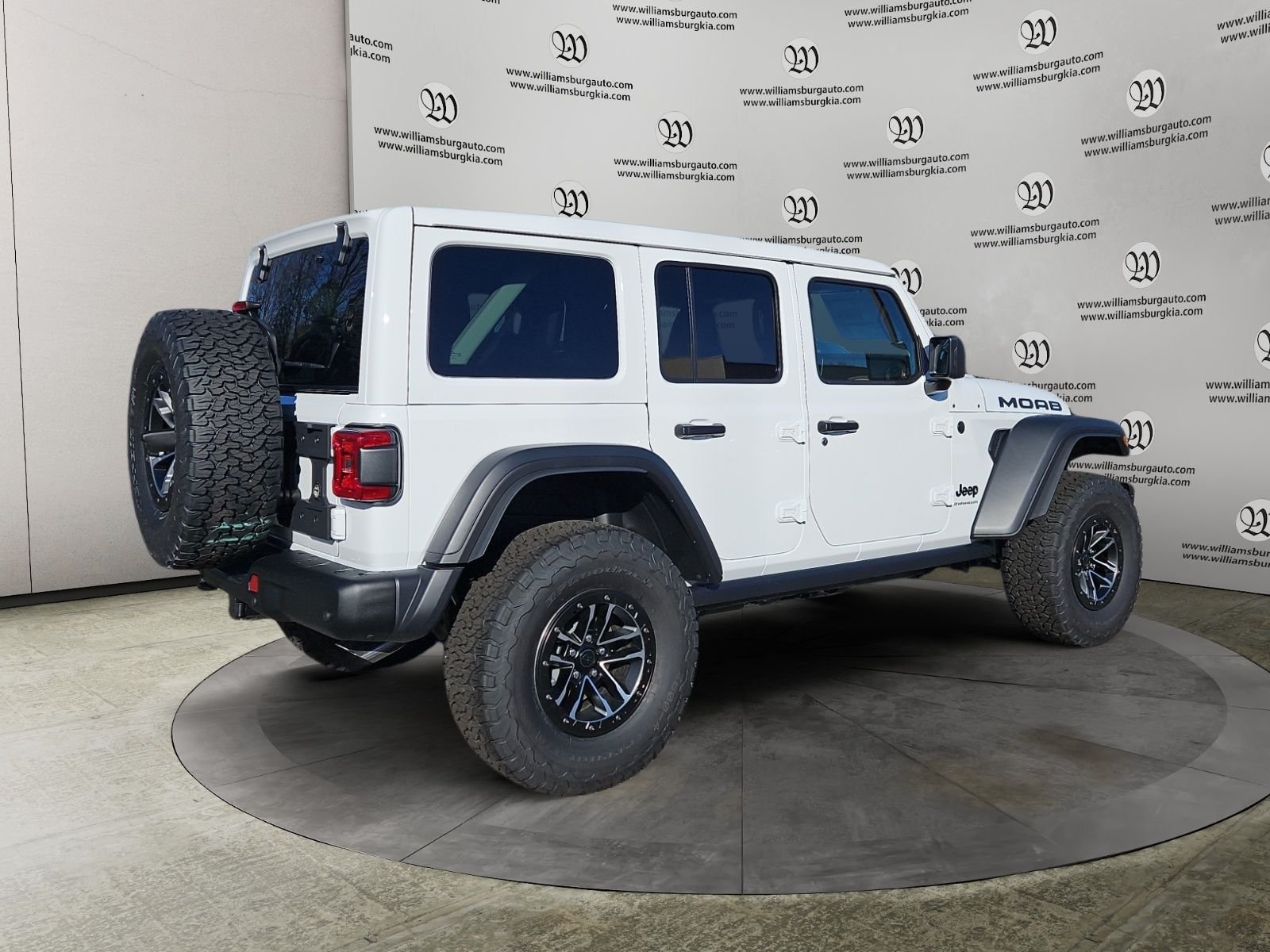 New 2026 Bright White Clear-Coat Exterior Paint Jeep Moab 392 image 5