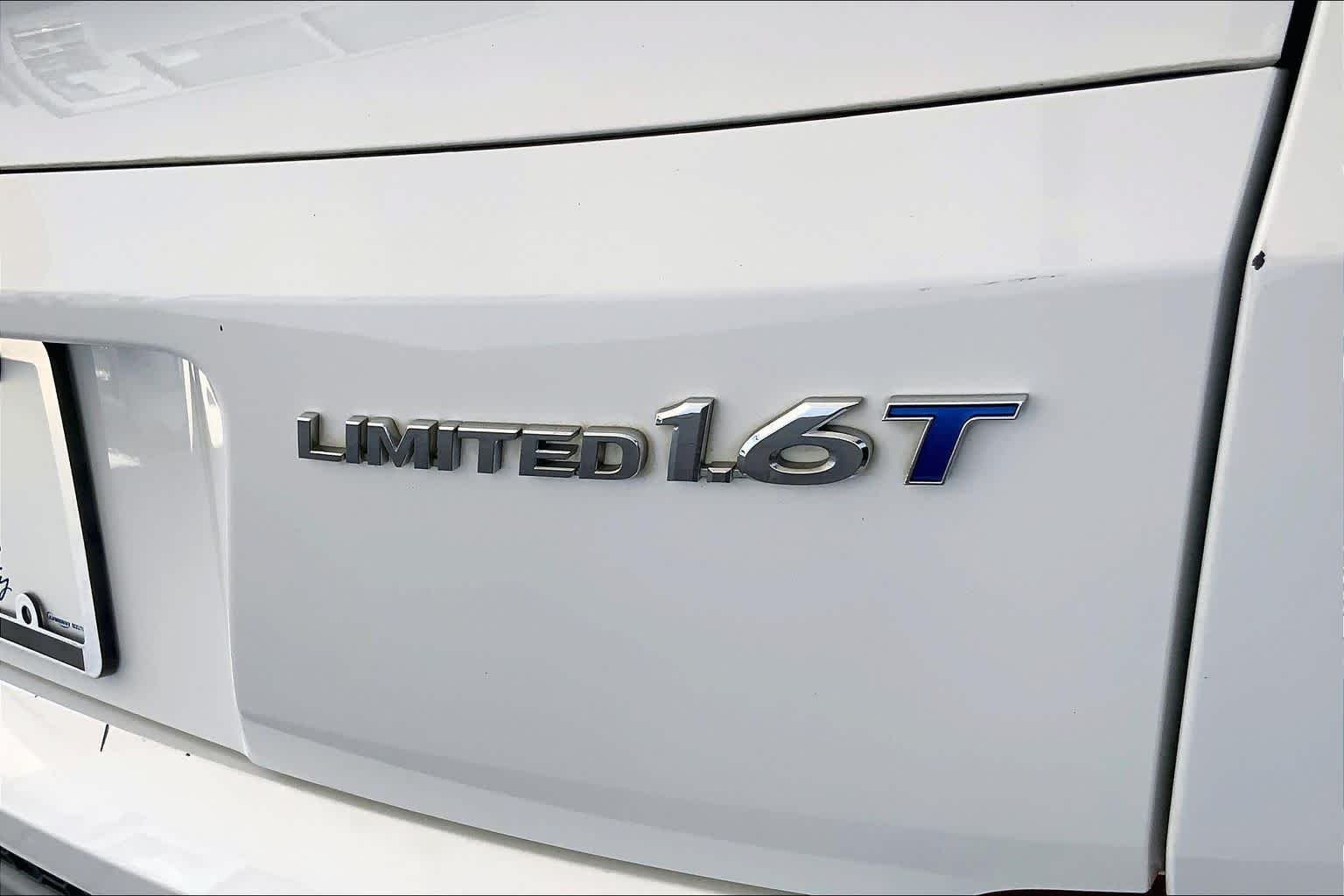 Used 2018 Dazzling White Hyundai Limited image 10