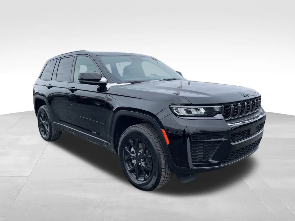 New 2026 Diamond Black Crystal Pearl-Coat Exterior Paint Jeep Altitude image 7