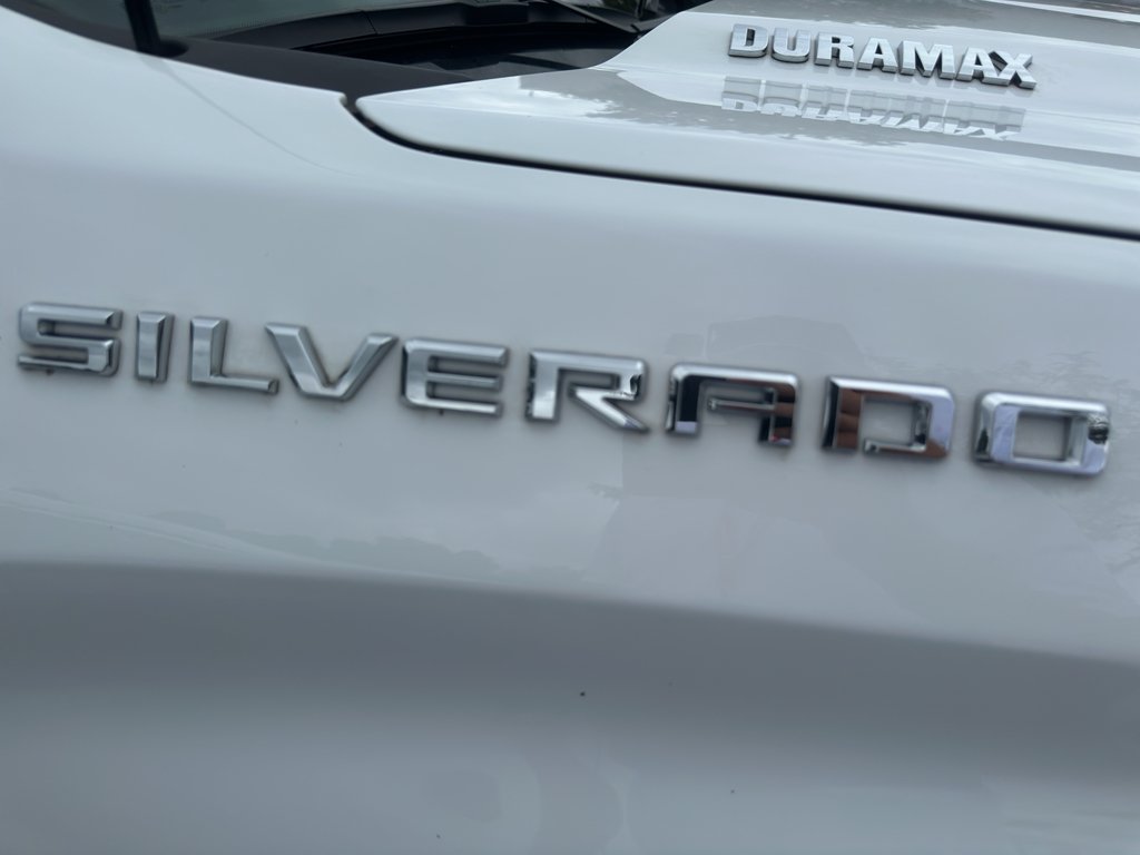 Used 2025 Summit White Chevrolet LT image 5