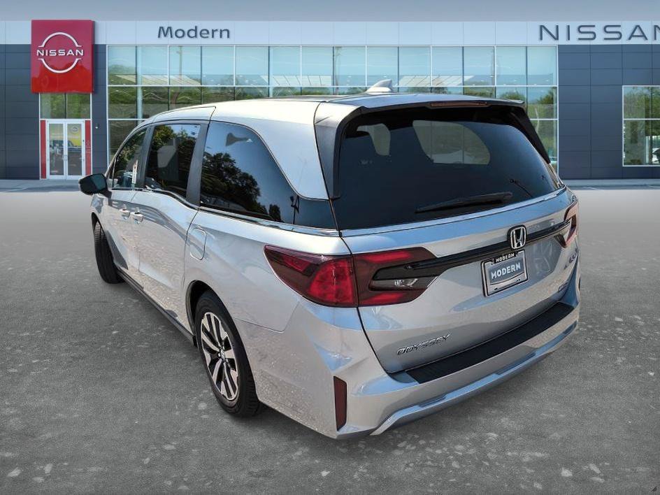 Used 2025 Solar Silver Metallic Honda EX-L image 5