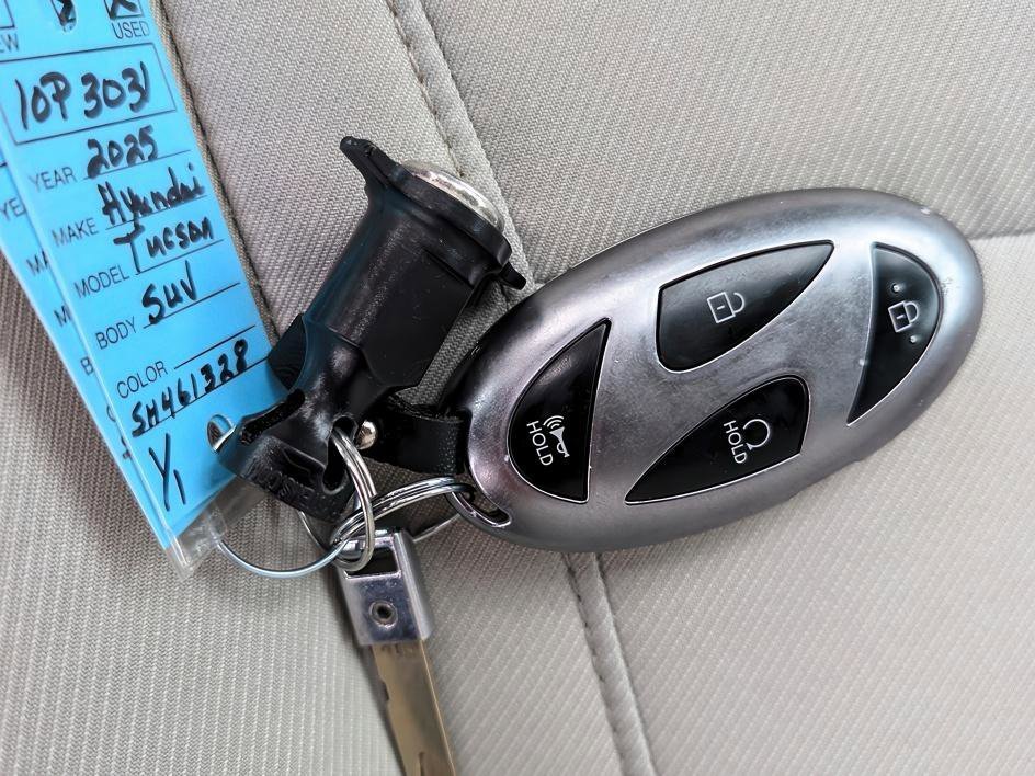 Used 2025 Hampton Gray Hyundai SEL image 30