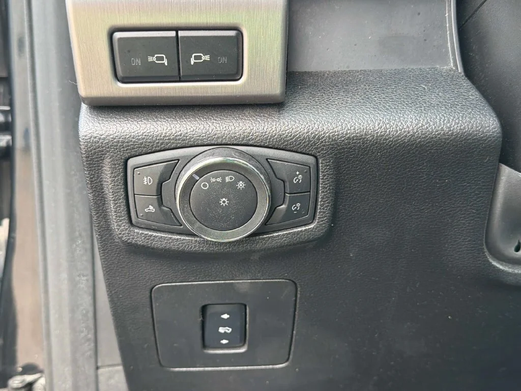 Used 2015 Tuxedo Black Metallic Ford Platinum image 33