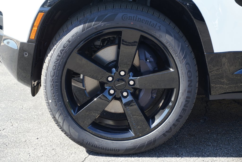 New 2026 Fuji White Land Rover X-Dynamic SE image 8