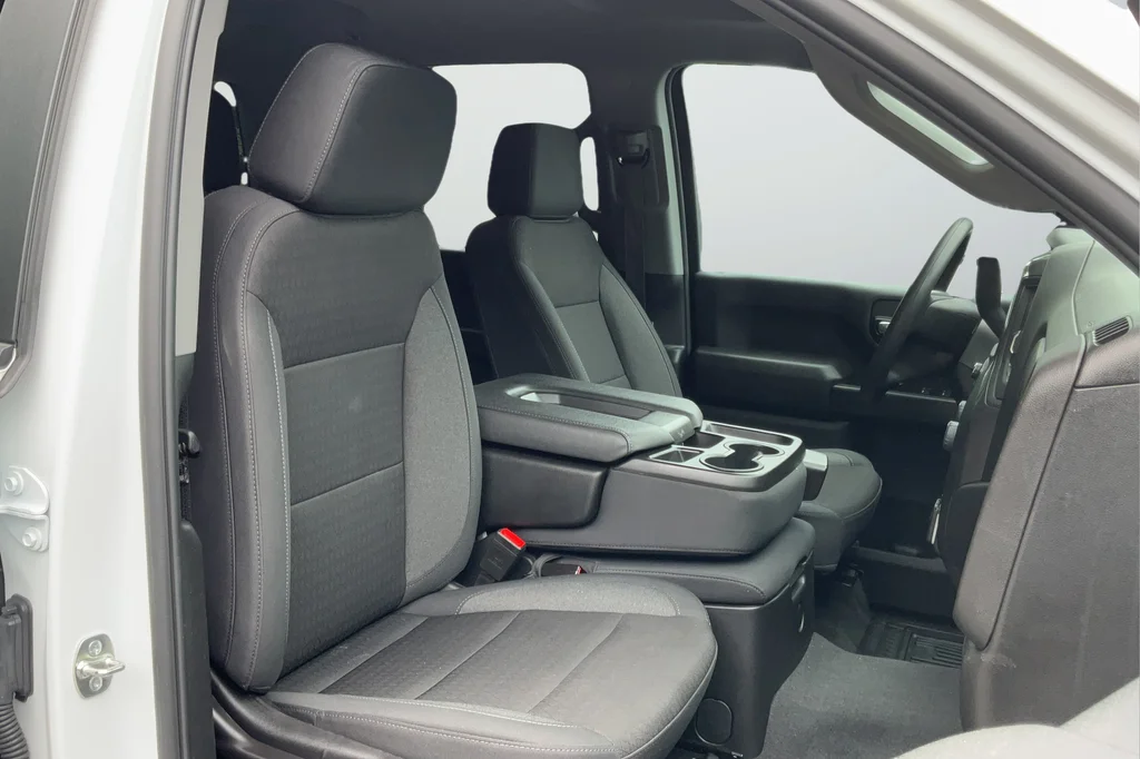 Used 2025 White Chevrolet Custom image 20