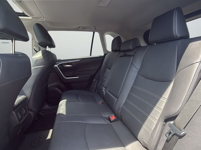 Used 2025 Silver Toyota XLE Premium image 21