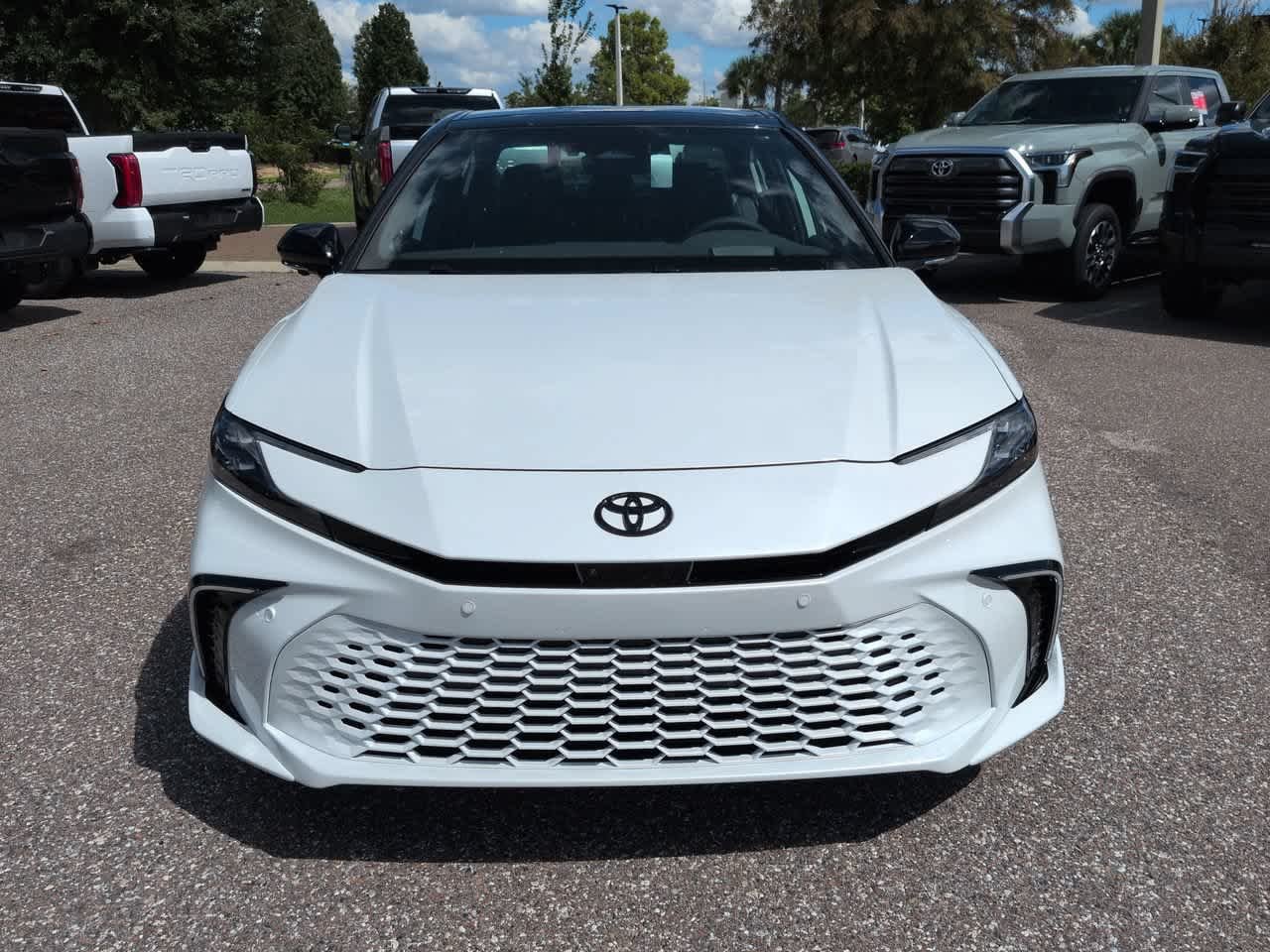 New 2026 Wind Chill Pearl with Midnight Black Metallic roof <sup>1</sup> Toyota  XSE image 9