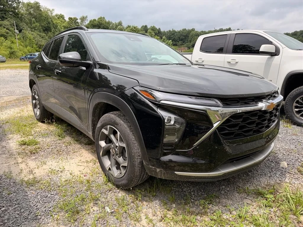 Used 2025 Black Chevrolet LT image 9