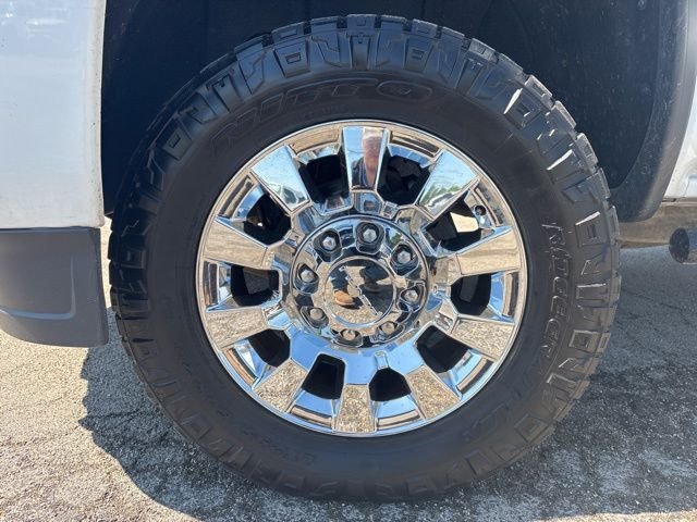 Used 2017 White GMC Denali image 17