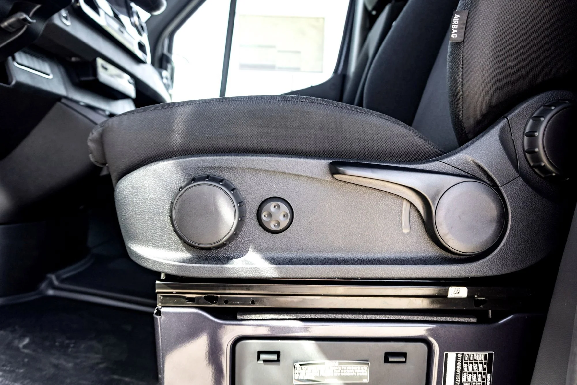 New 2025  Mercedes-Benz Cargo 144 WB image 9