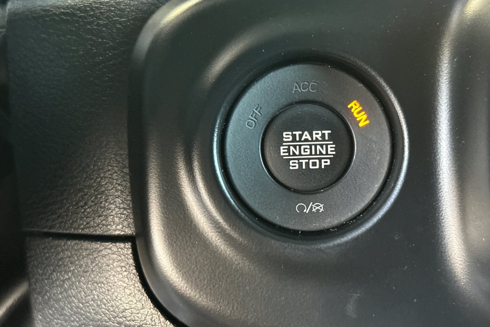 Used 2022 GREEN CLEAR-COAT Jeep Unlimited Sahara image 22