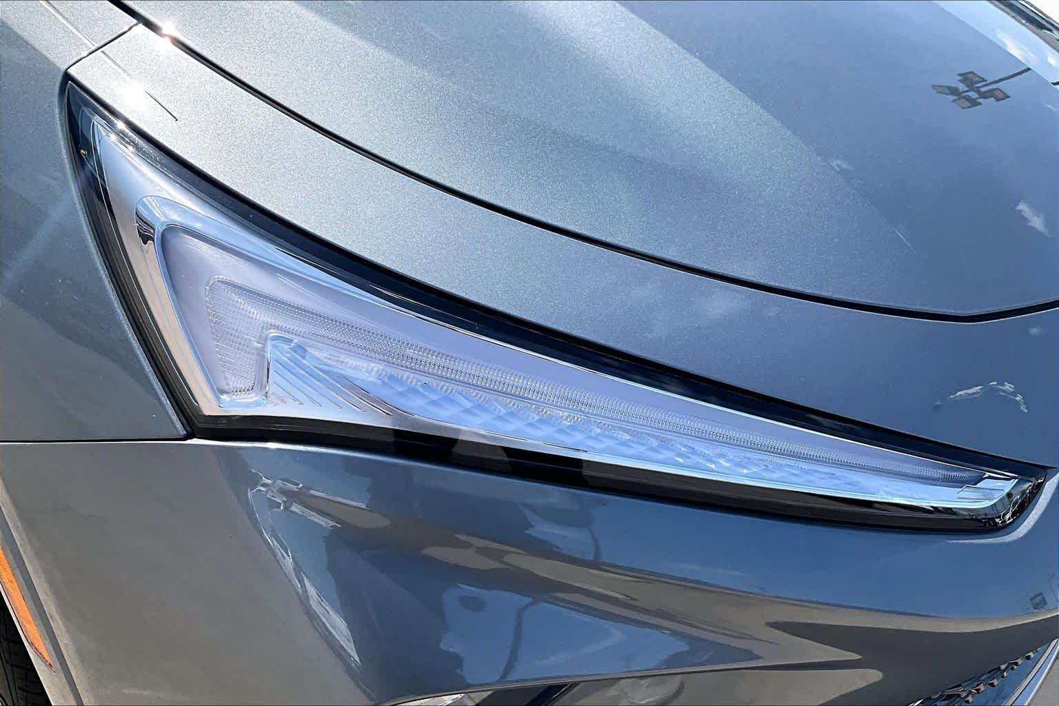 Used 2025 Moonstone Gray Metallic Buick Avenir image 28