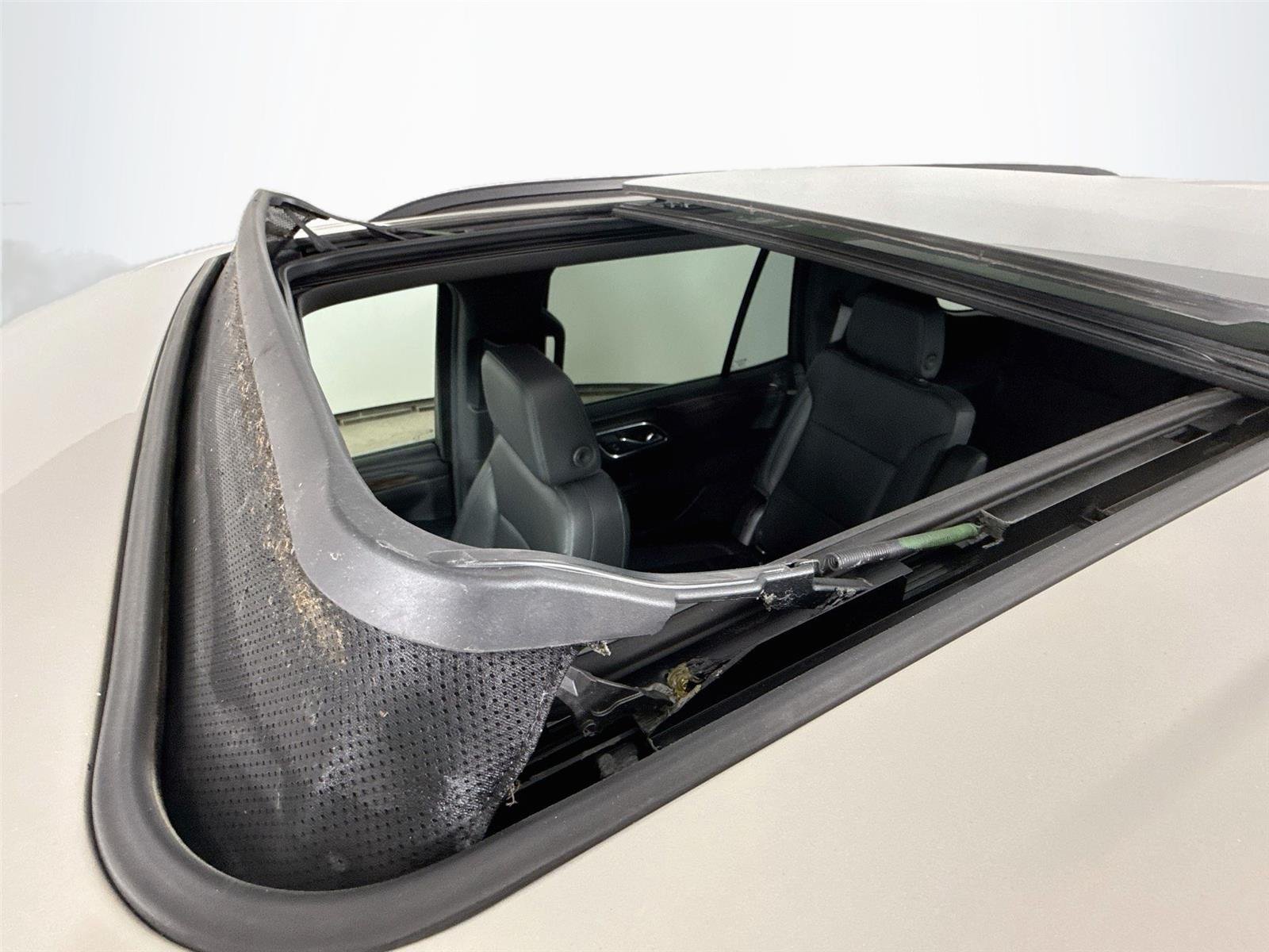 Used 2021 EMPIRE BEIGE METALLIC Chevrolet Z71 image 23