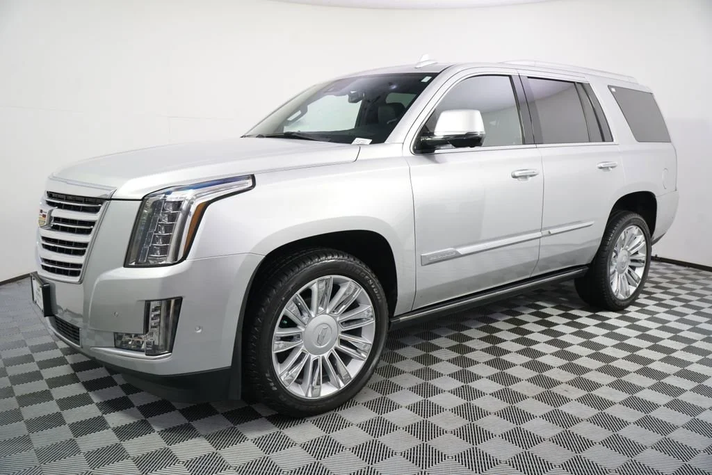 Used 2020 Cadillac Escalade Platinum with VIN 1GYS4DKJ3LR187223 for sale in Minneapolis, Minnesota