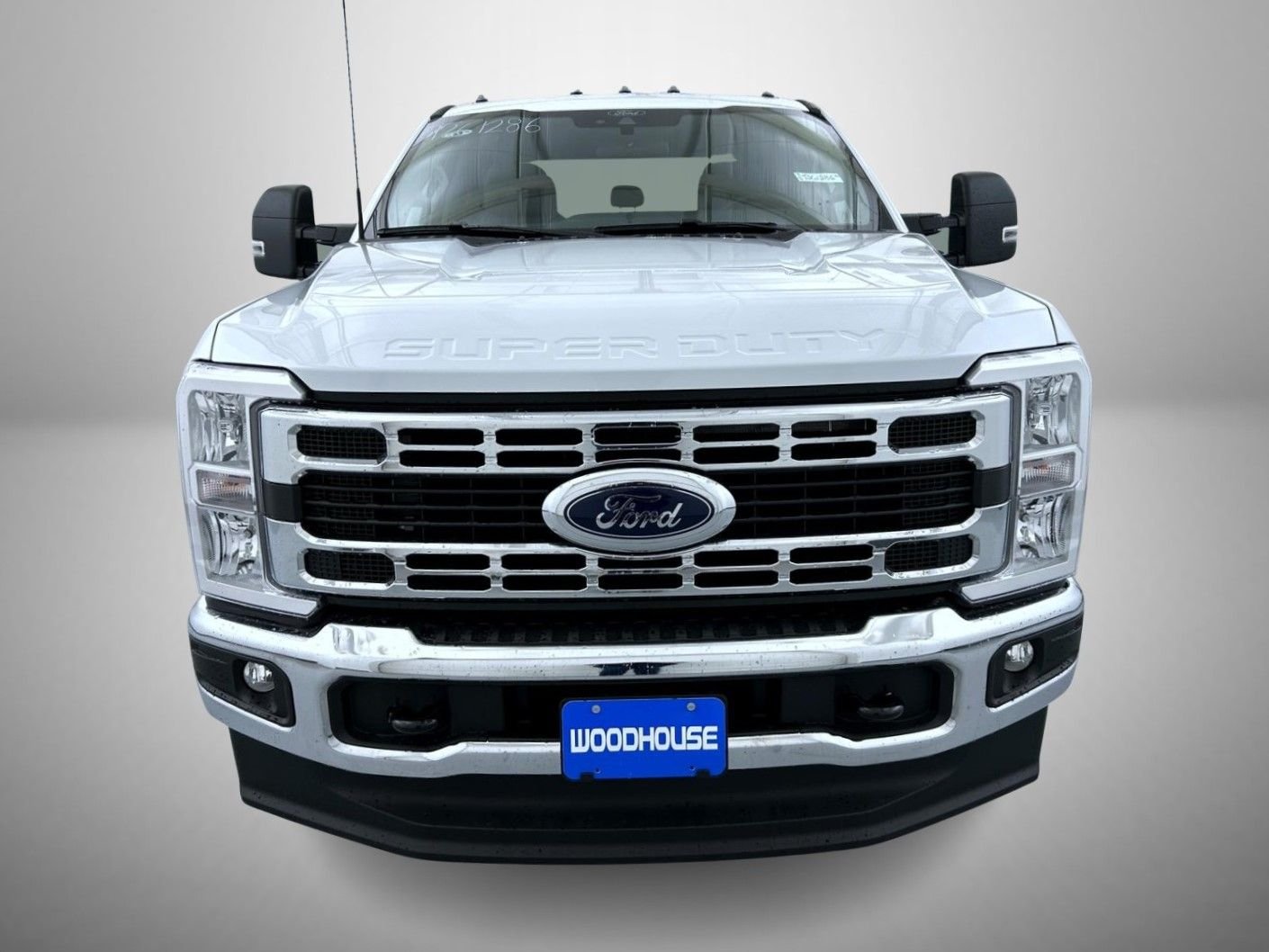 New 2026 Oxford White Ford XLT image 2