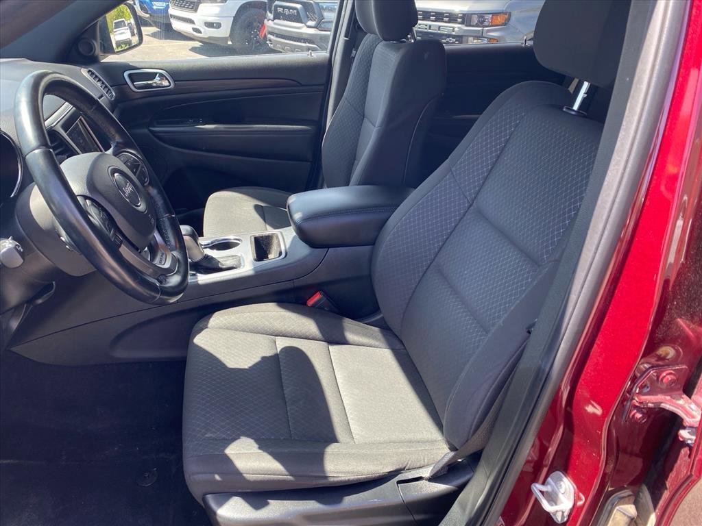 Used 2020 Velvet Red Pearlcoat Jeep Laredo E image 9