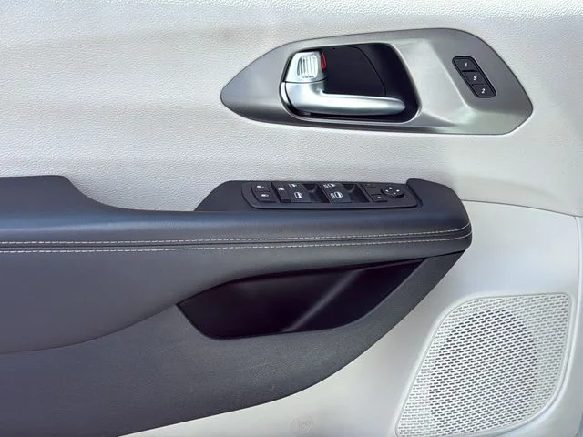 Used 2023 White Chrysler Touring L image 39
