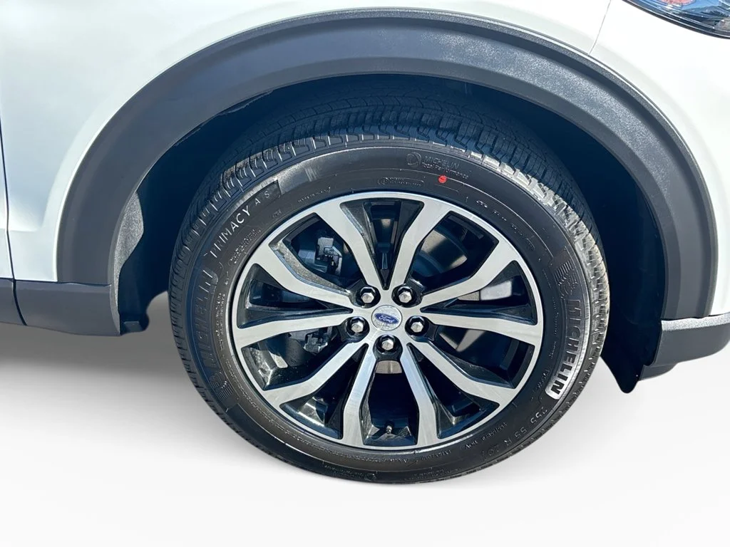 New 2027 Star White Metallic Tri-Coat Ford ST-Line image 11