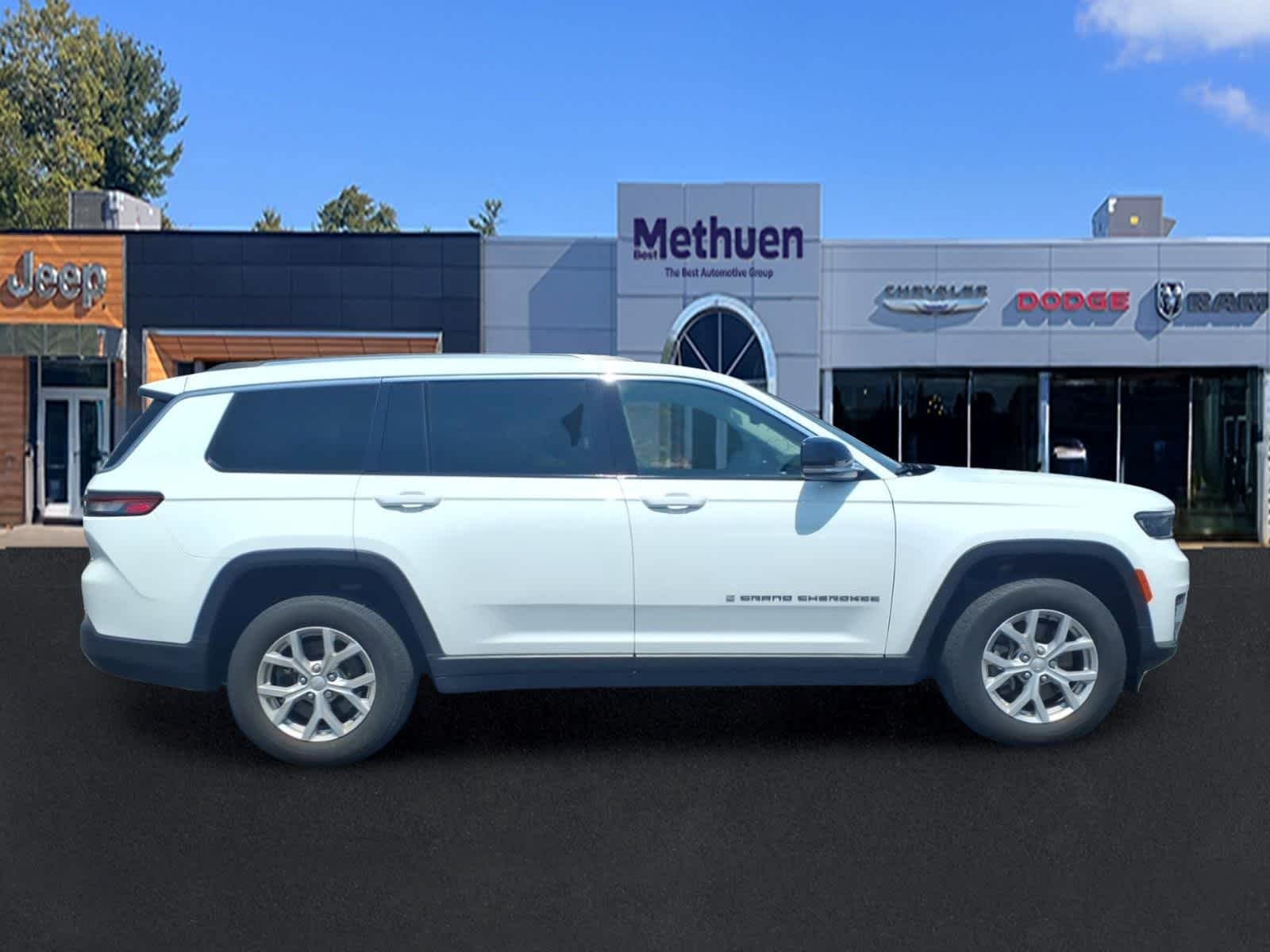 Used 2023 Bright White Clearcoat Jeep Limited image 3