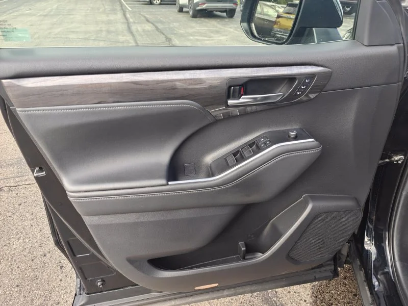 Used 2022 Black Toyota Platinum image 16