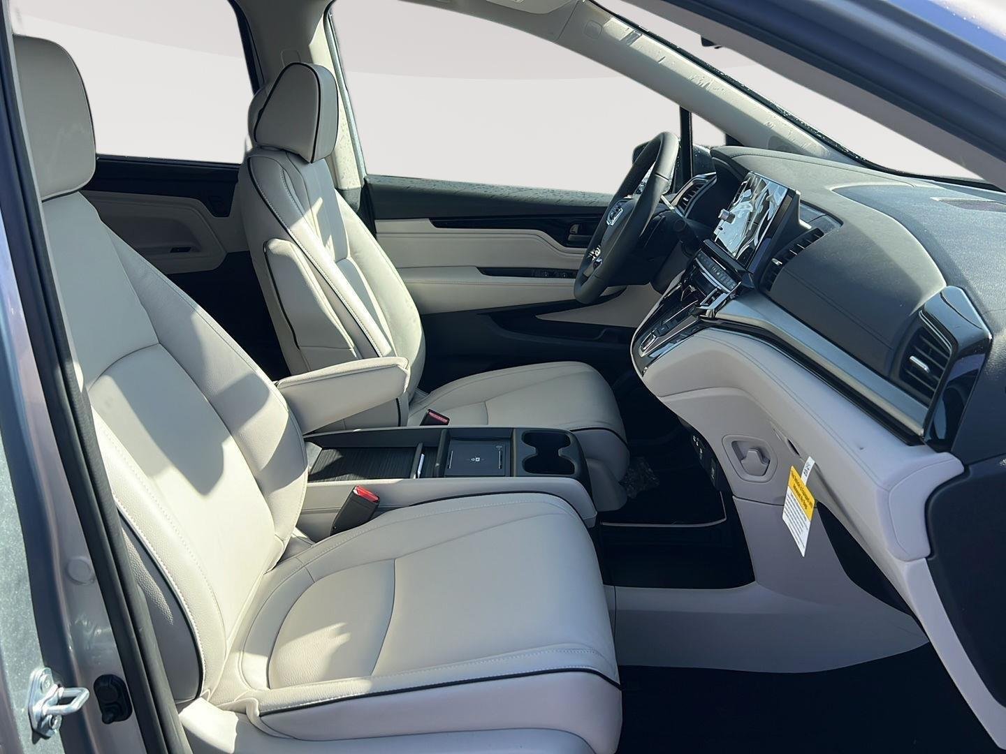 New 2026 Solar Silver Metallic Honda Touring image 20