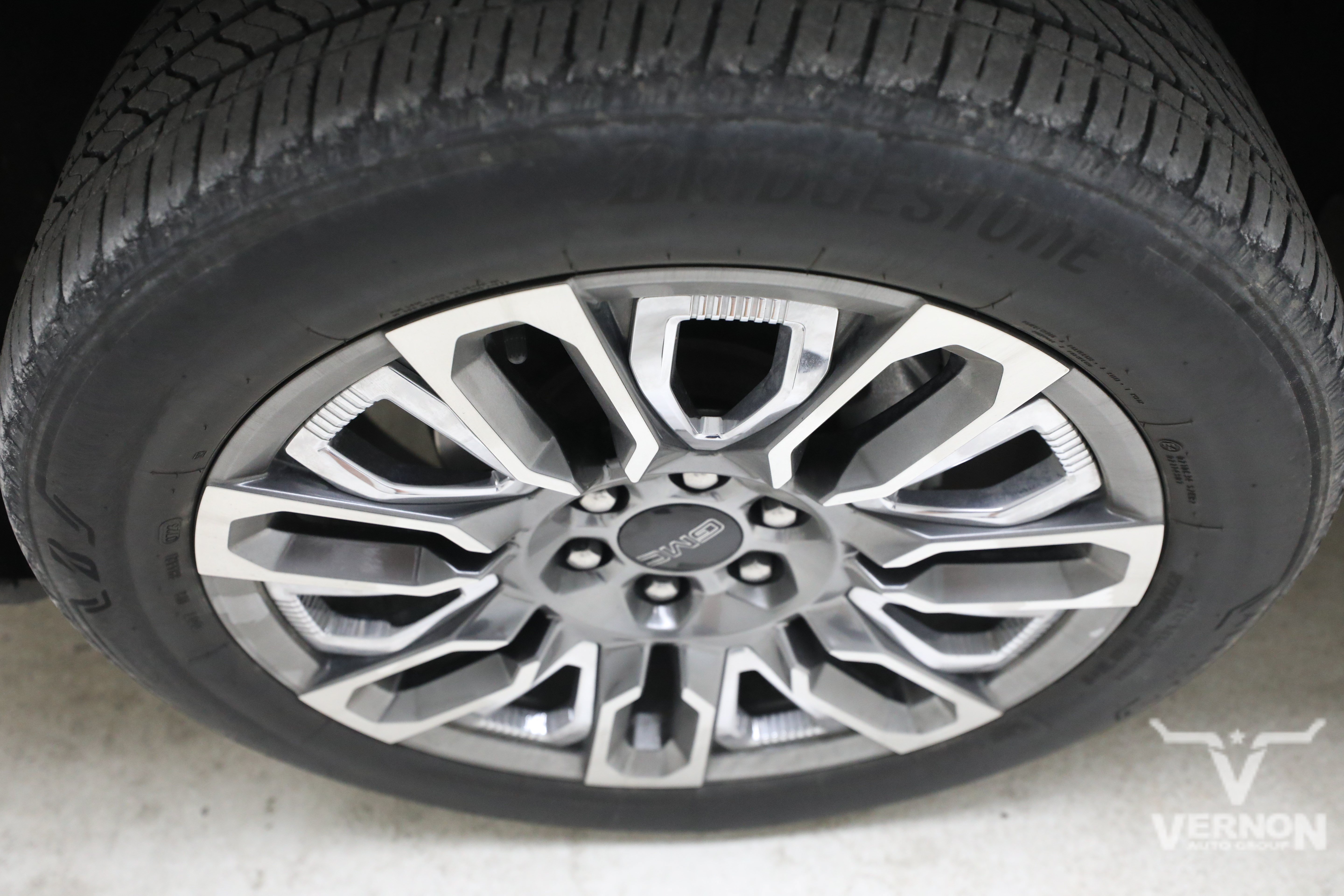 Used 2021 Summit White GMC Y image 10