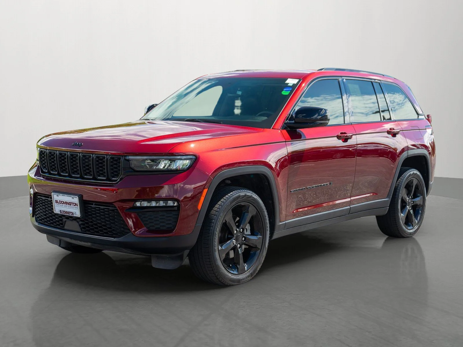 Used 2023 Velvet Red Pearlcoat Jeep Limited image 3