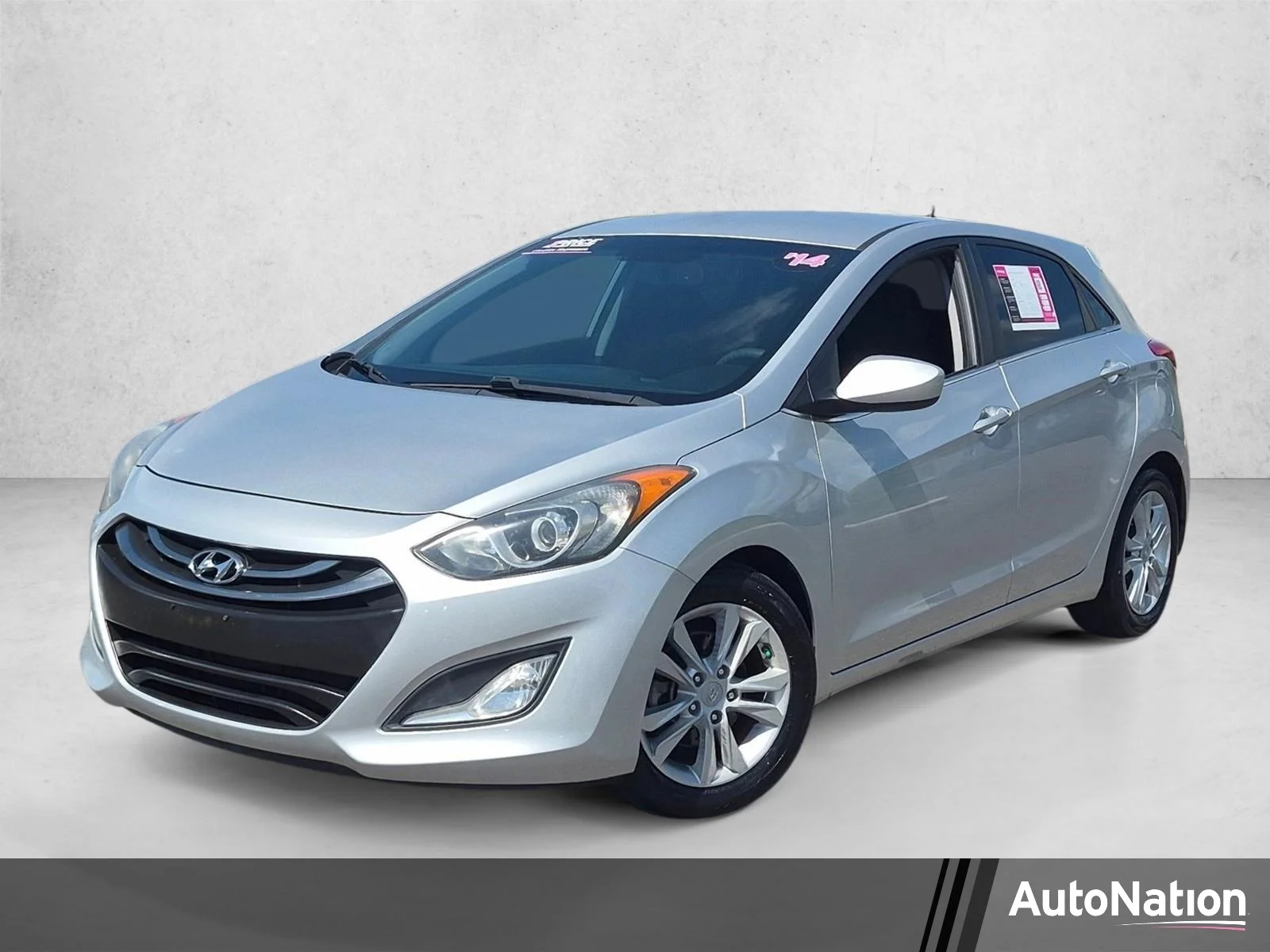 Used 2014 Shimmering Silver Hyundai  image 1