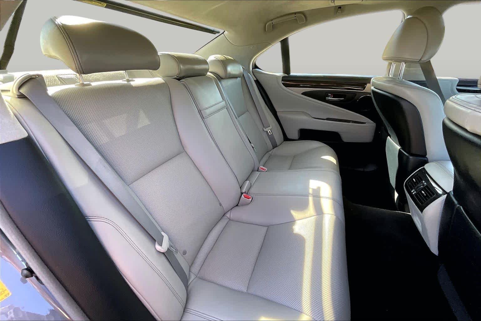 Used 2015 Nebula Gray Pearl Lexus  image 19