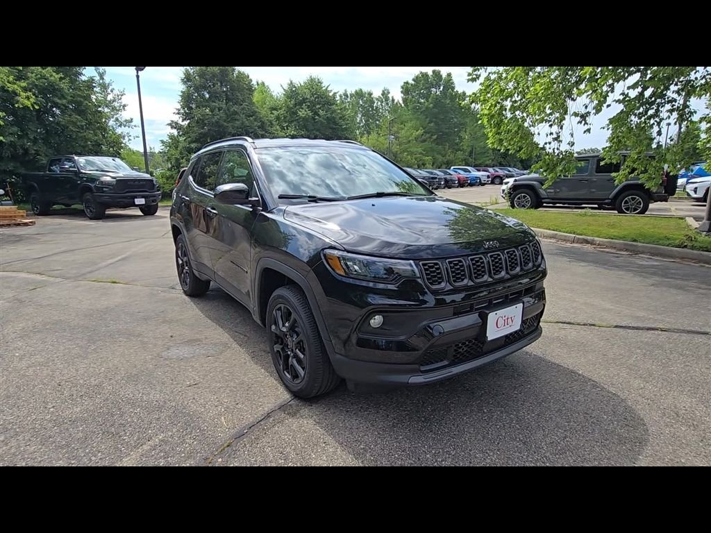 New 2026 Diamond Black Crystal Pearl-Coat Exterior Paint Jeep Altitude image 2