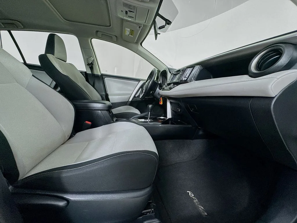 Used 2016 Super White Toyota XLE image 36