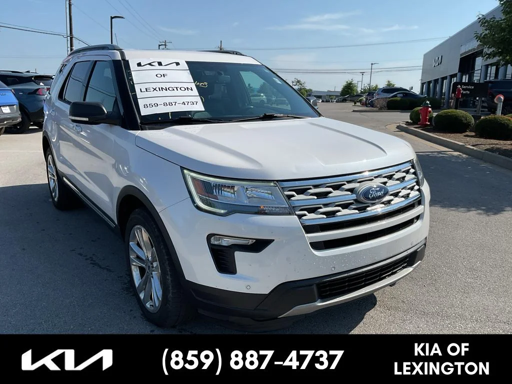 Used 2019 White Platinum Metallic Tri-Coat Ford XLT image 1