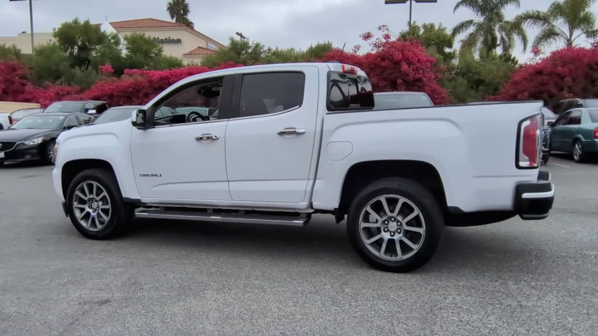 Used 2018 SUMMIT WHITE GMC 2WD Denali image 7