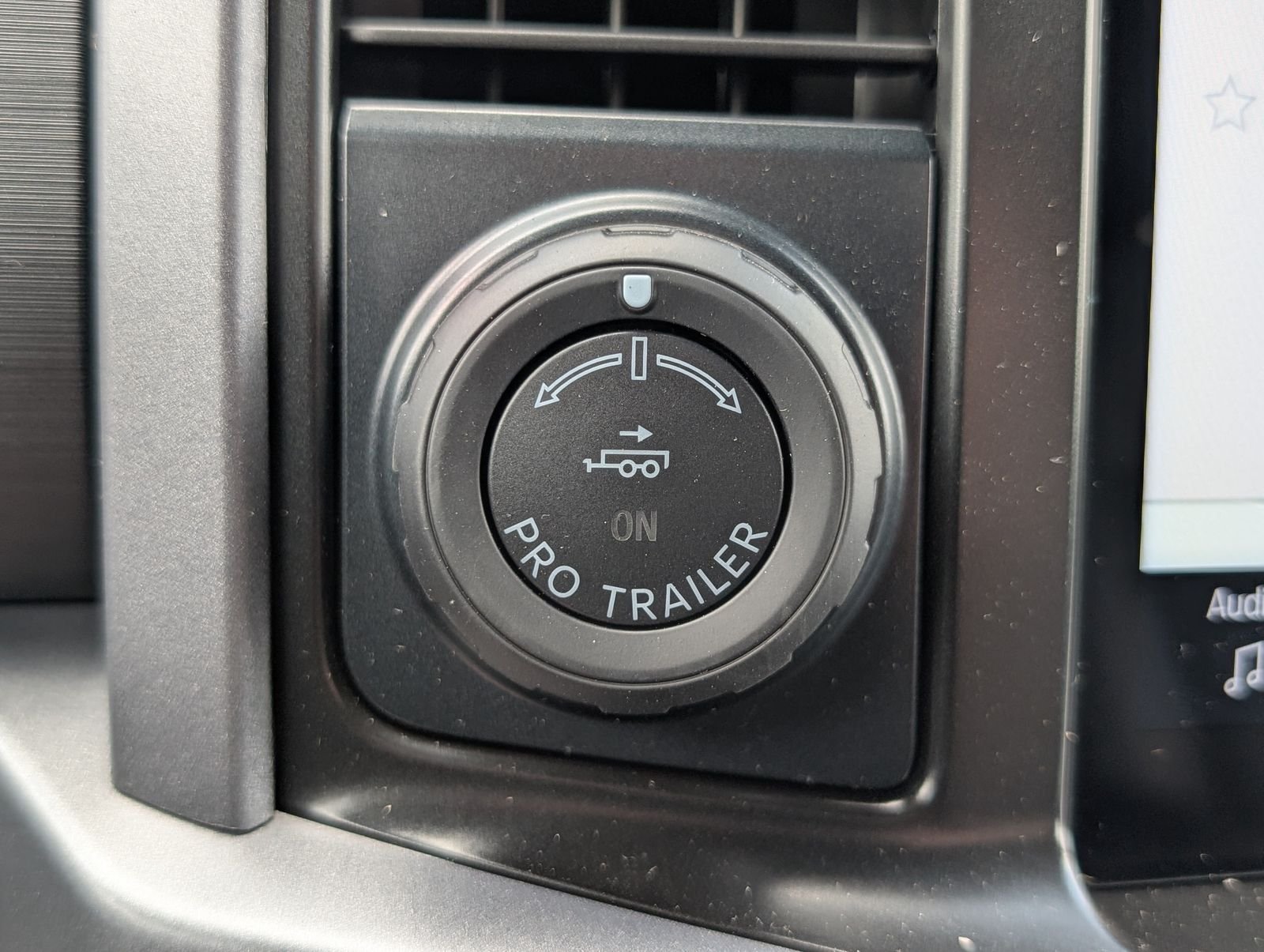 New 2026 Carbonized Gray Metallic Ford XLT image 23