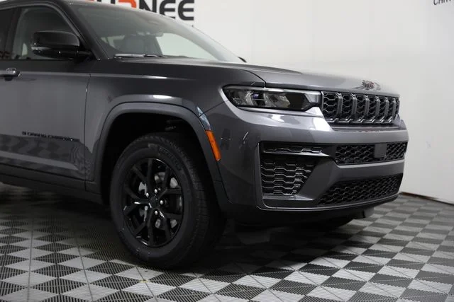 New 2026 Baltic Gray Metallic Clear-Coat Exterior Paint Jeep Altitude image 28
