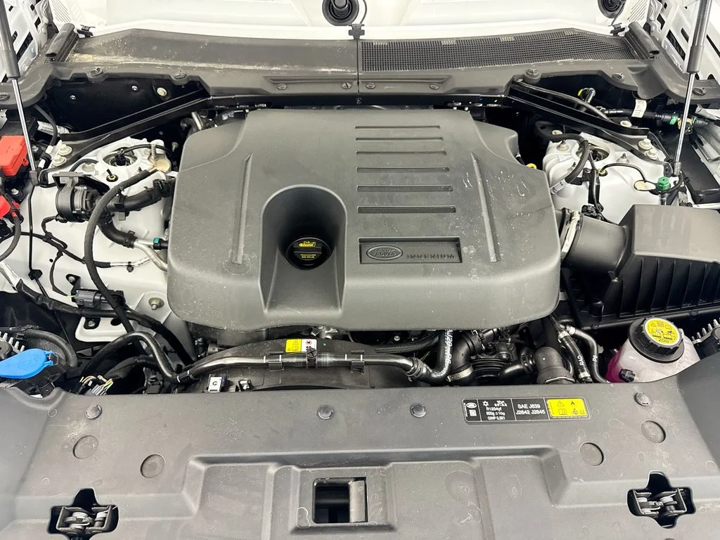 New 2026 Fuji White Land Rover X-Dynamic SE image 31