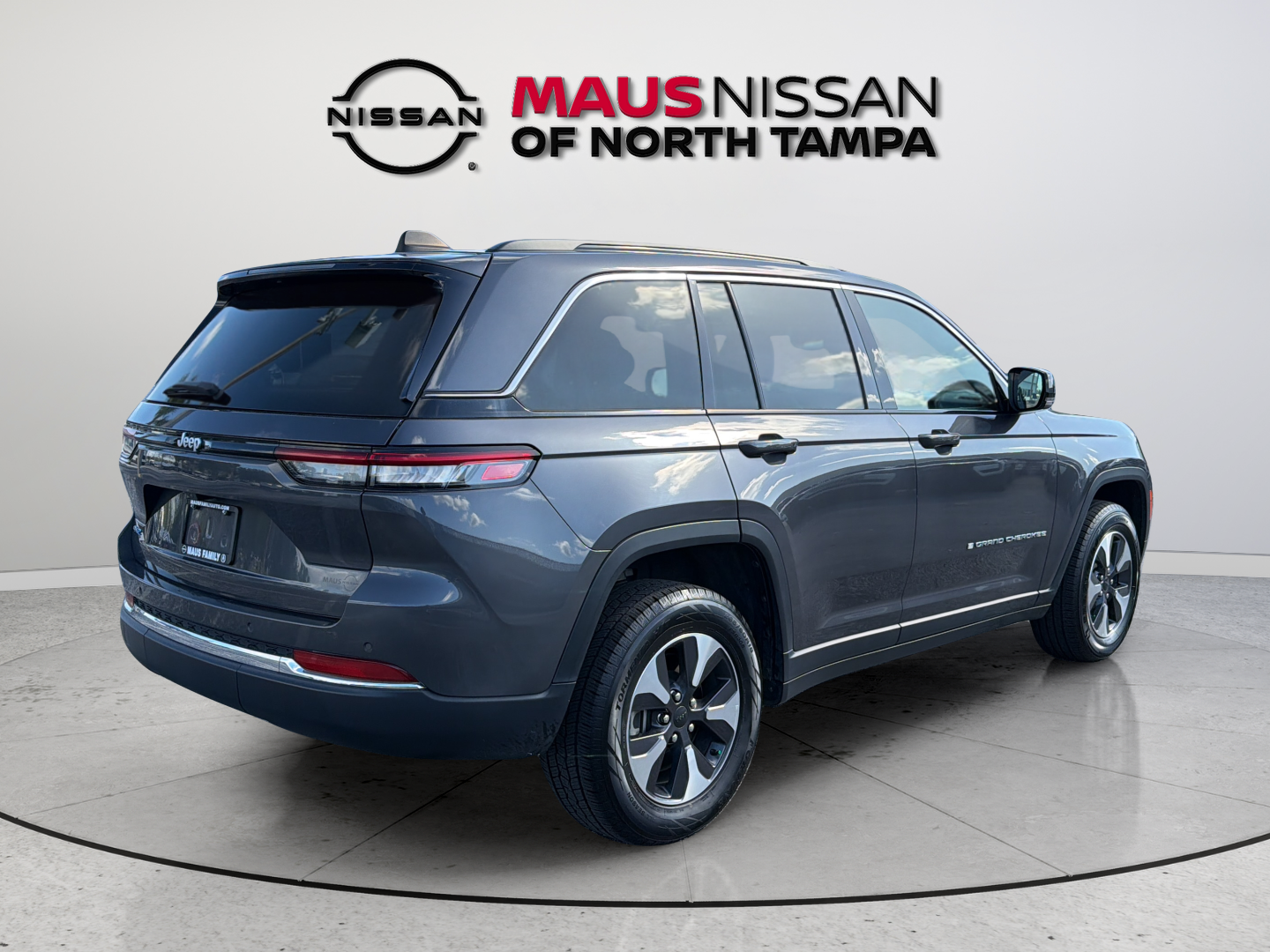 Used 2024 Gray Jeep 4xe image 10