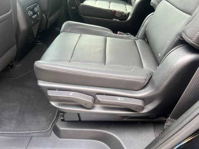 Used 2023 Black Chevrolet Z71 image 25
