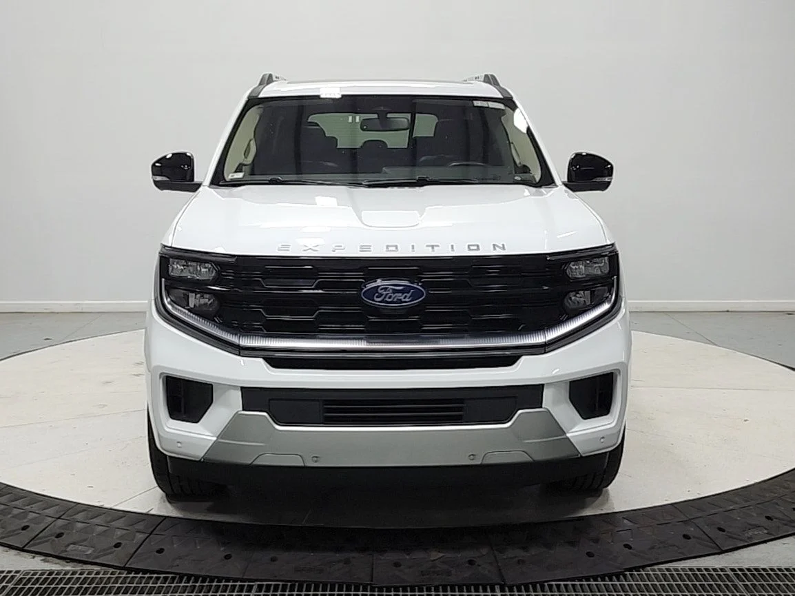Used 2025 White Ford Platinum image 3