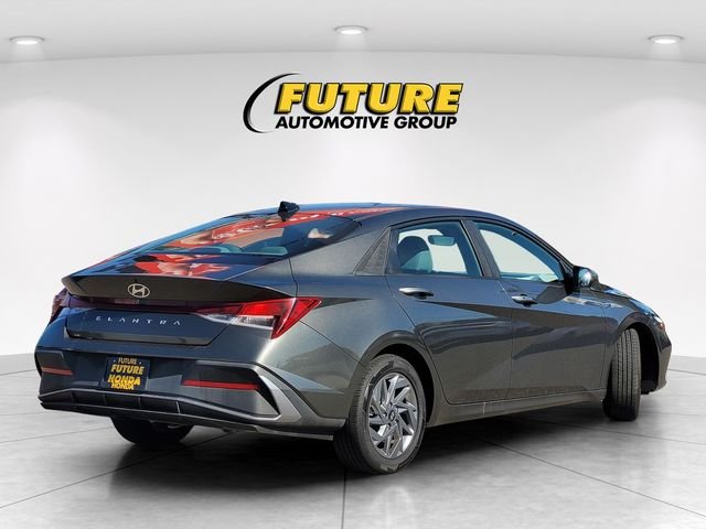 Used 2024 Gray Hyundai SEL image 4