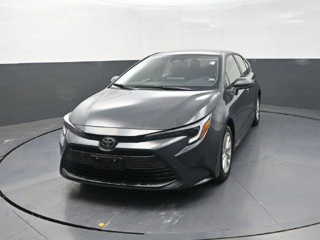 Used 2026  Toyota LE image 2