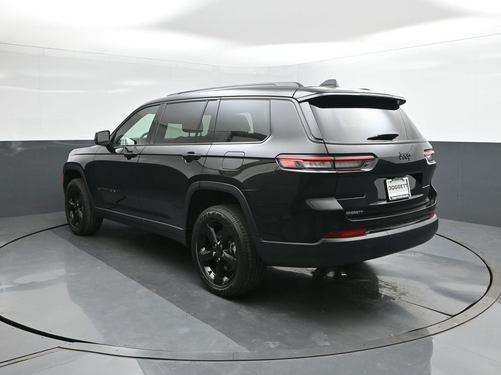 New 2025 Diamond Black Crystal Pearl-Coat Exterior Paint Jeep Altitude X image 5