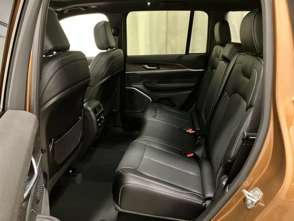 New 2026 Copper Shino Metallic Clear-Coat Exterior Paint Jeep Limited Reserve image 16