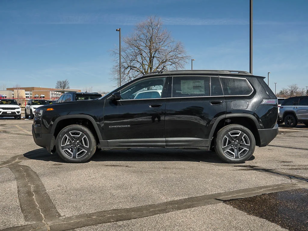New 2026 Diamond Black Crystal Pearlcoat Jeep Laredo image 3