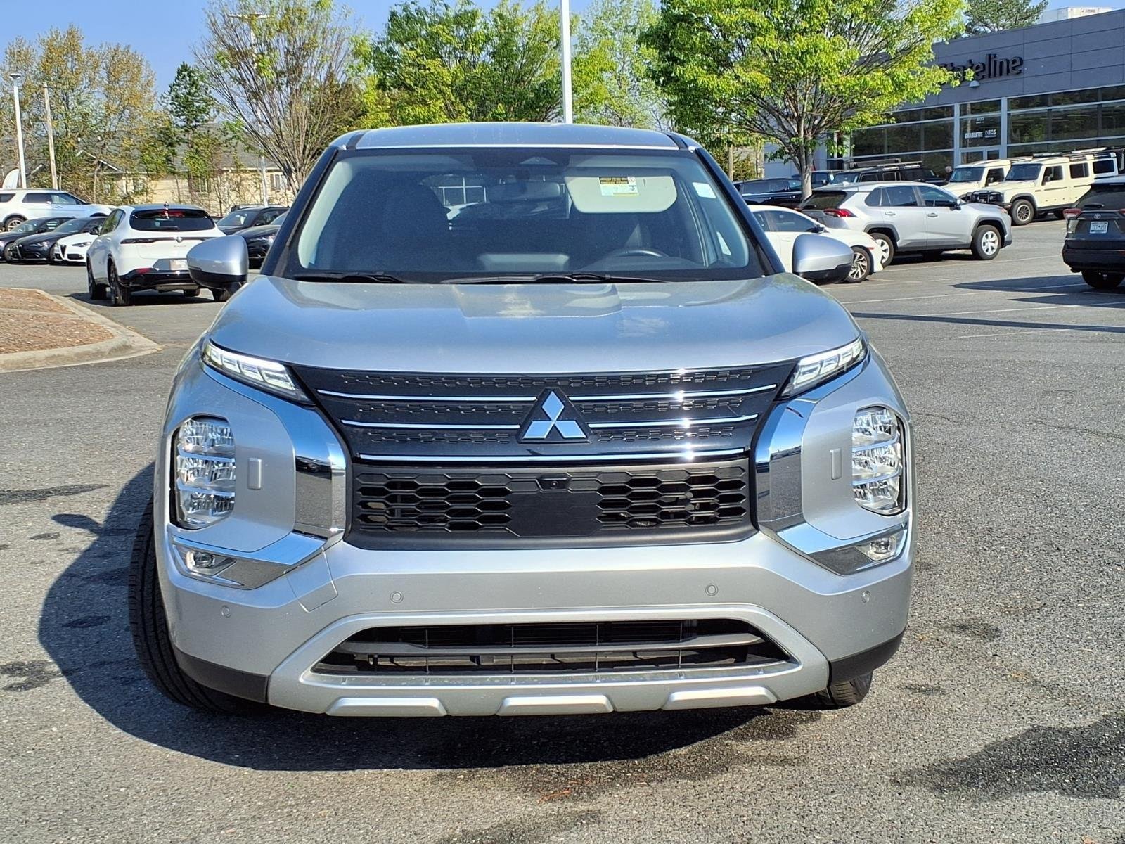 Used 2024  Mitsubishi SE image 8