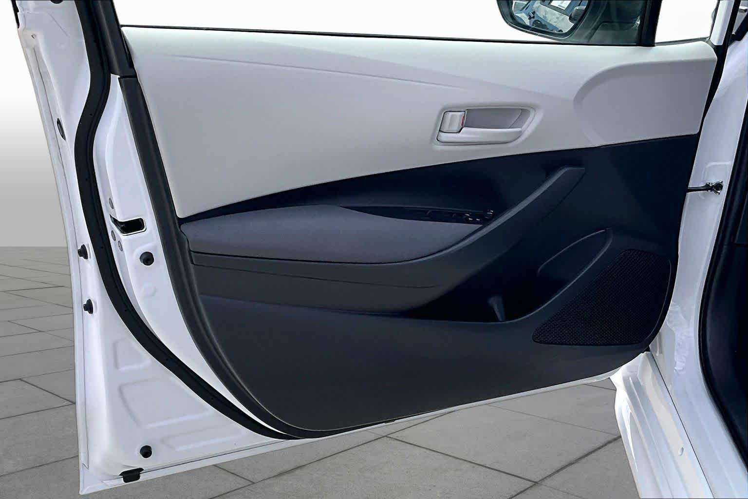 Used 2024 Ice Cap Toyota Hybrid LE image 20