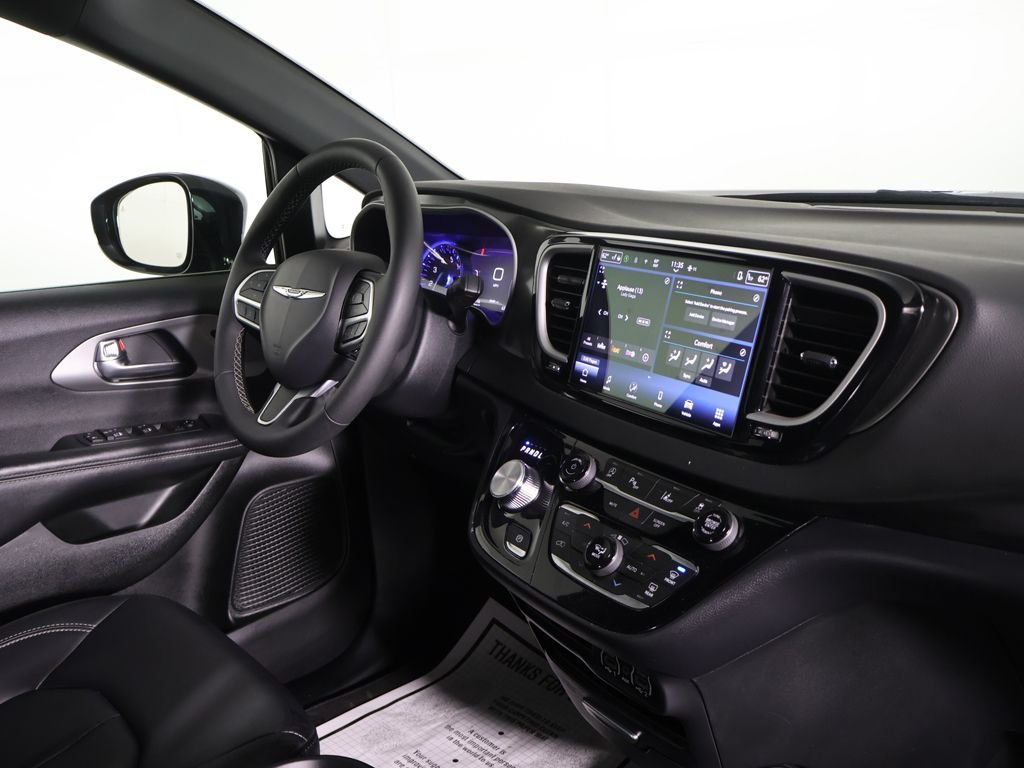 2025 Chrysler Pacifica Select - Photo 23